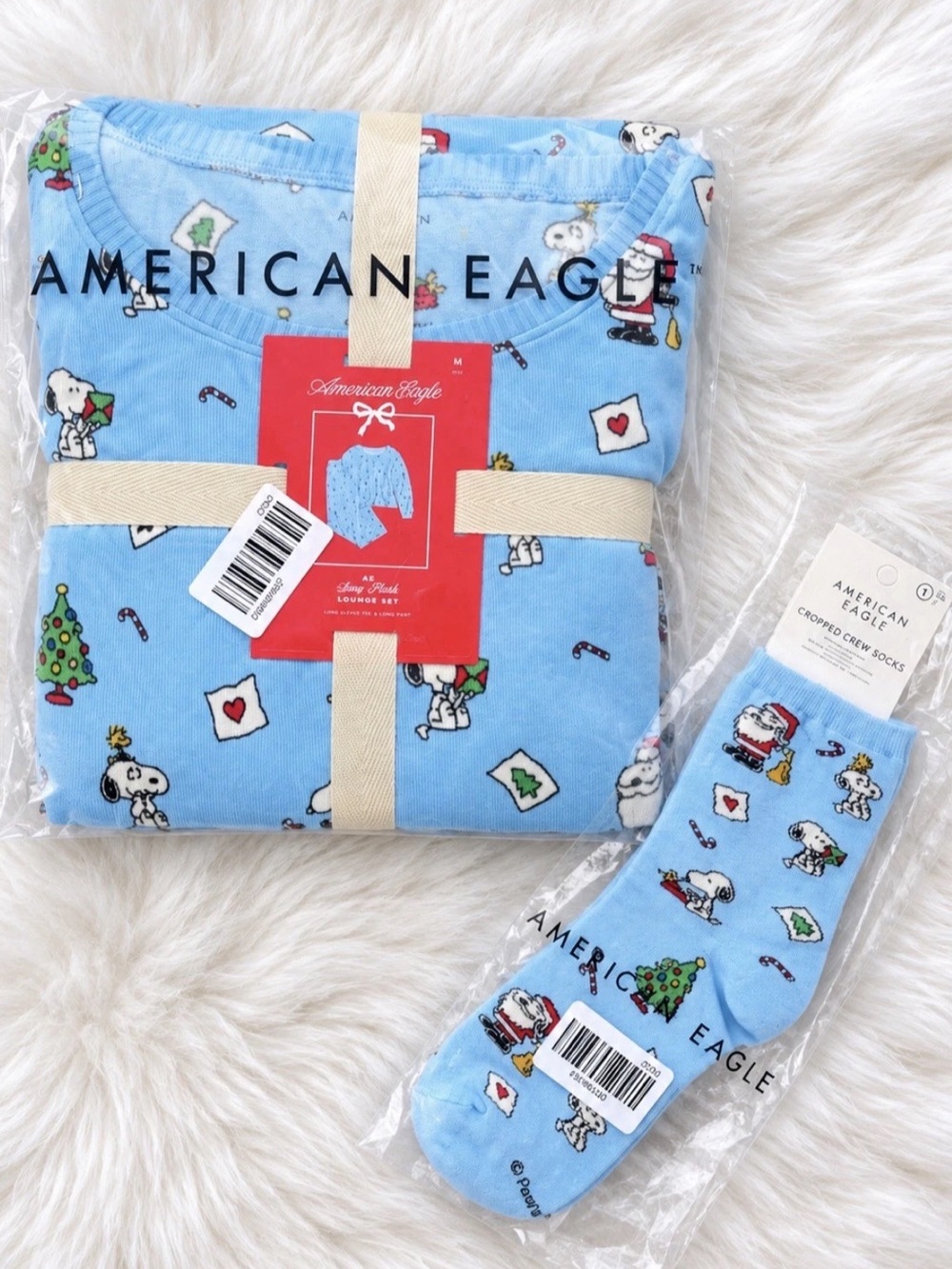 American Eagle AE  Snoopy Christmas Pajamas PJ Set Medium & Matching Socks New